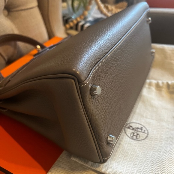 ❌SOLD❌Kelly 28 Etoupe with PHW 
Togo leather Stamp R Square 2014 - Picture 8 of 16